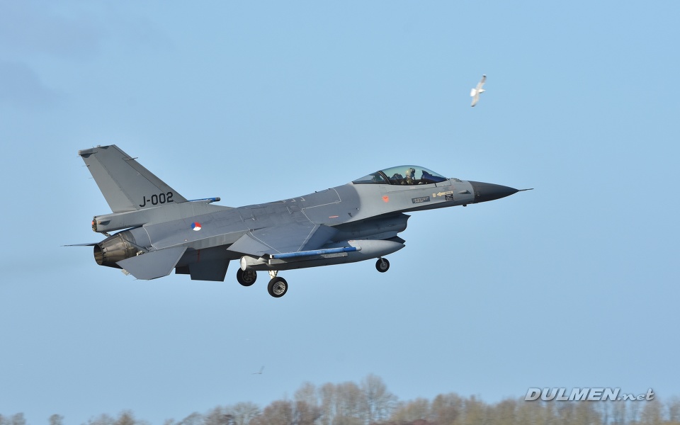 F-16AM J-002 322sqn